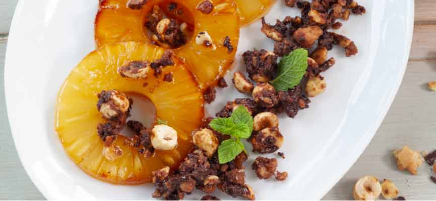 Roasted pineapple with crumble