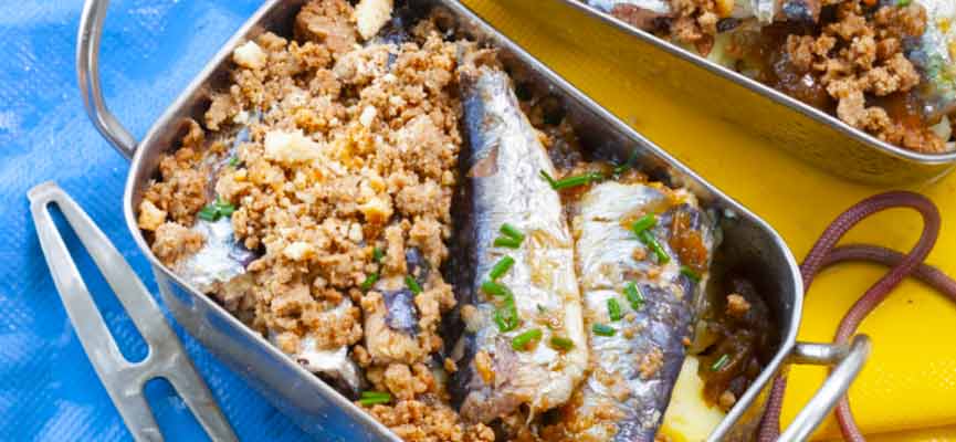 Sardine crumble with shallots